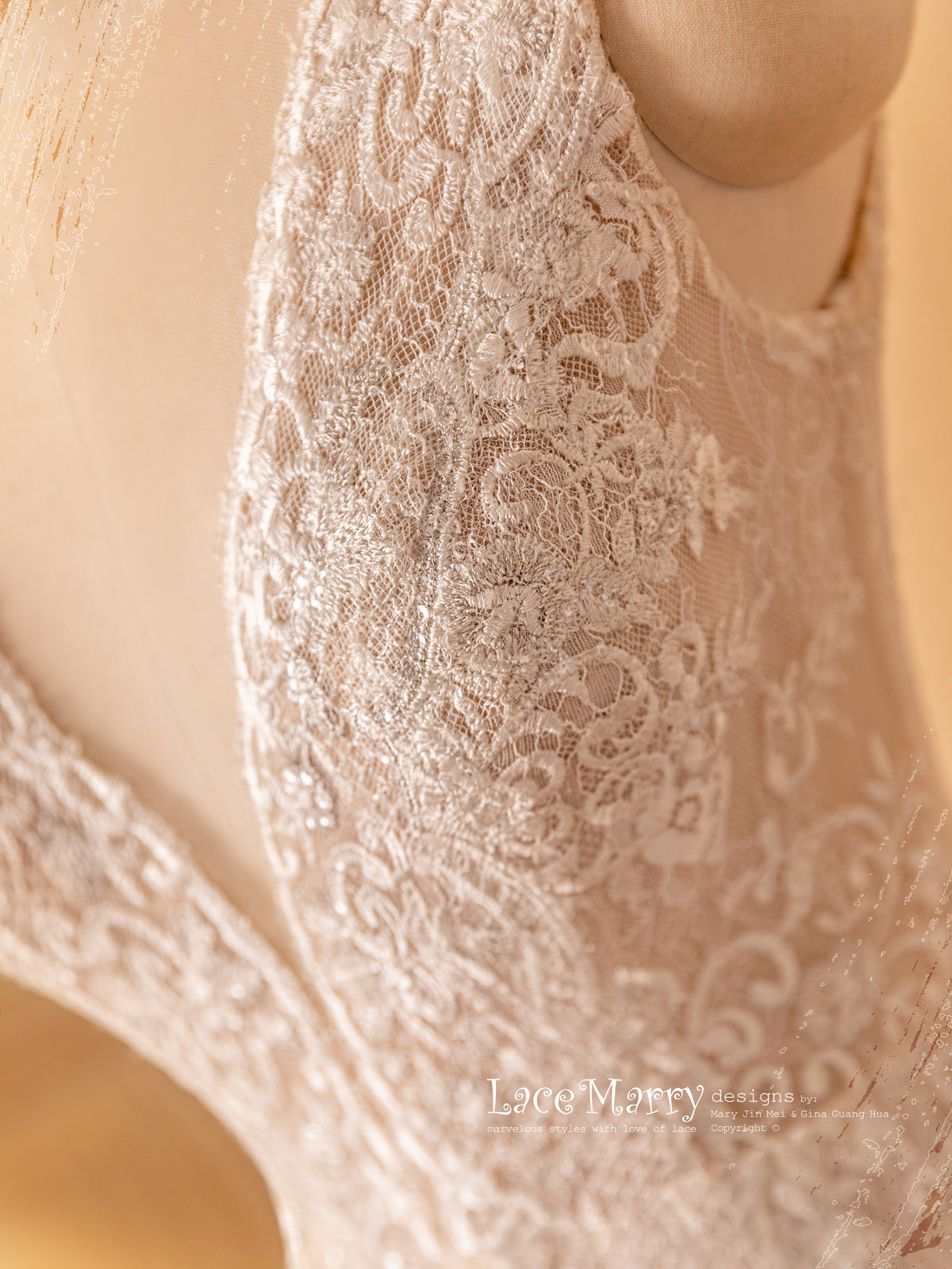 SEDEFE / Fitted Wedding Dress with Slit on the Front