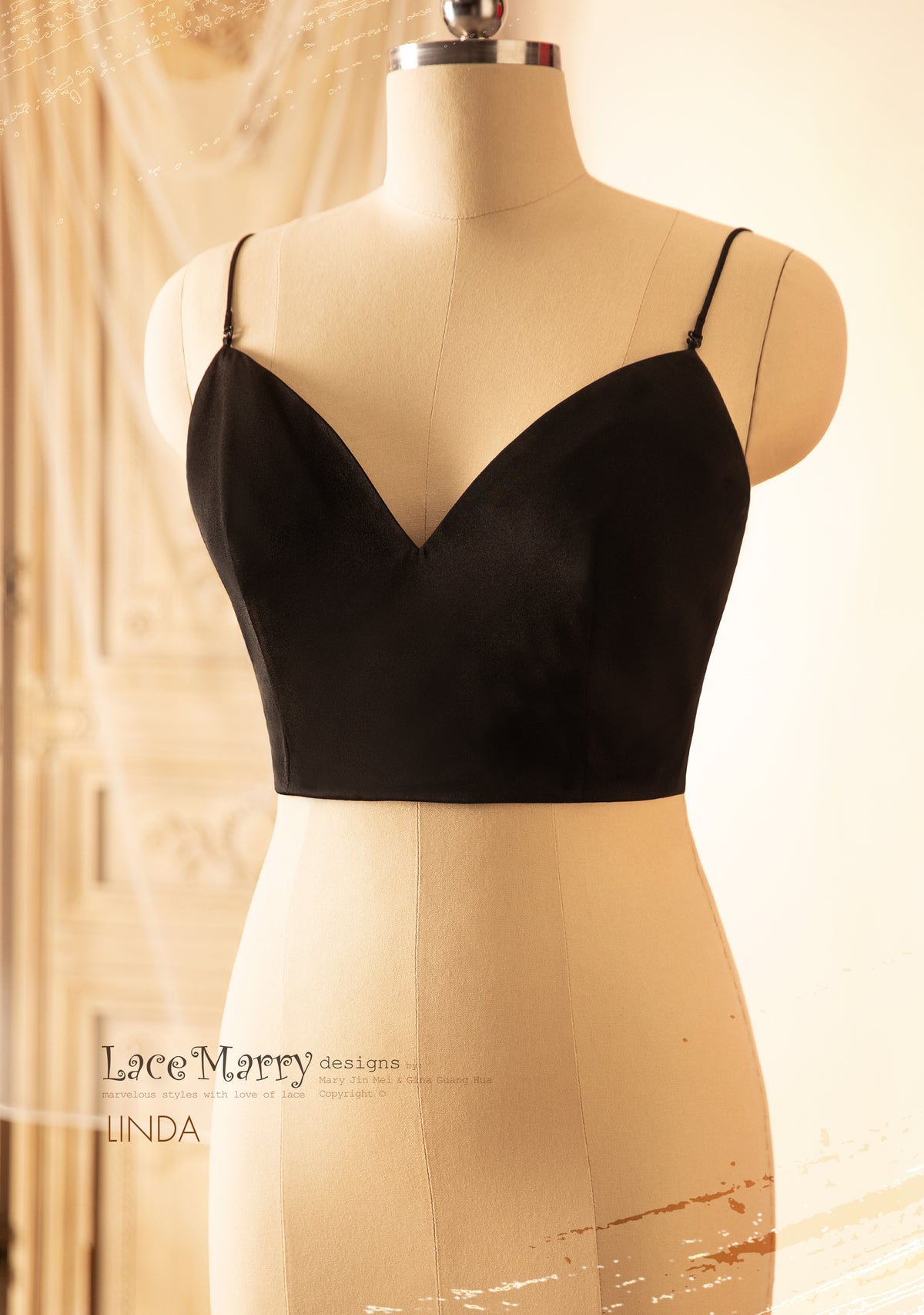 LINDA / Black Bustier with V Neckline and Adjustable Straps