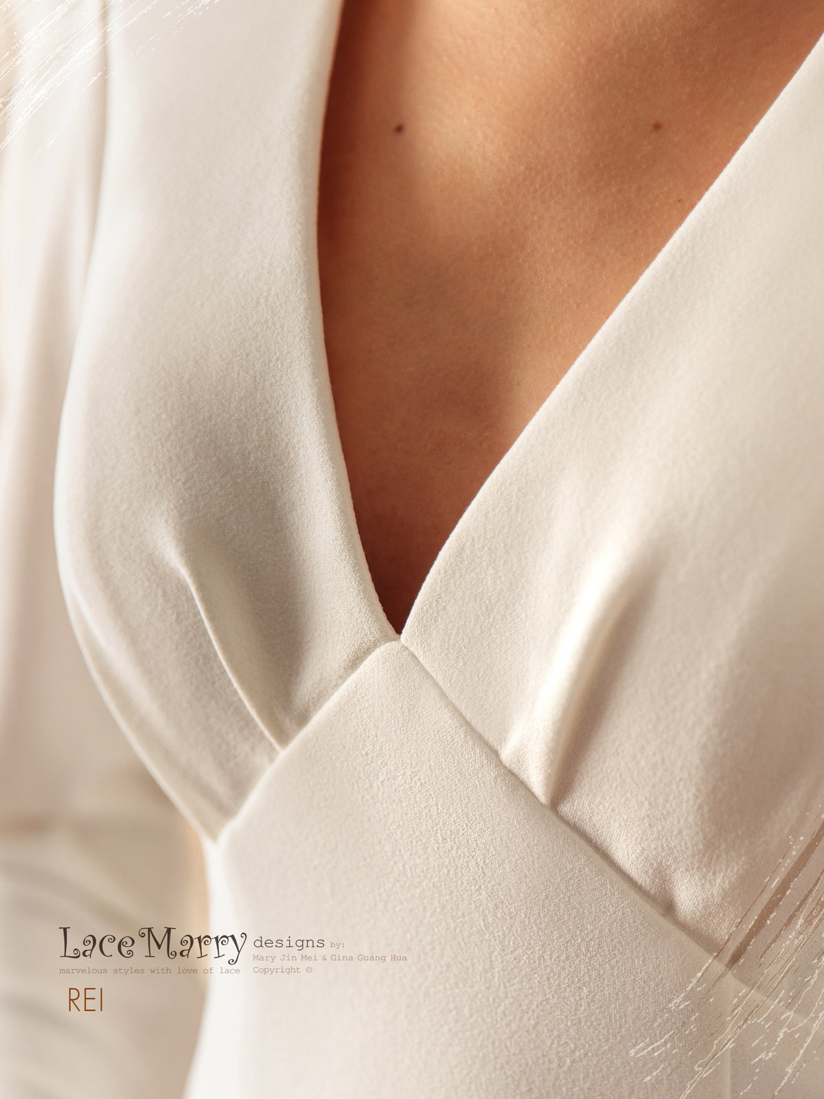 REI / Puff Shoulder Sleeve Simple Wedding Dress