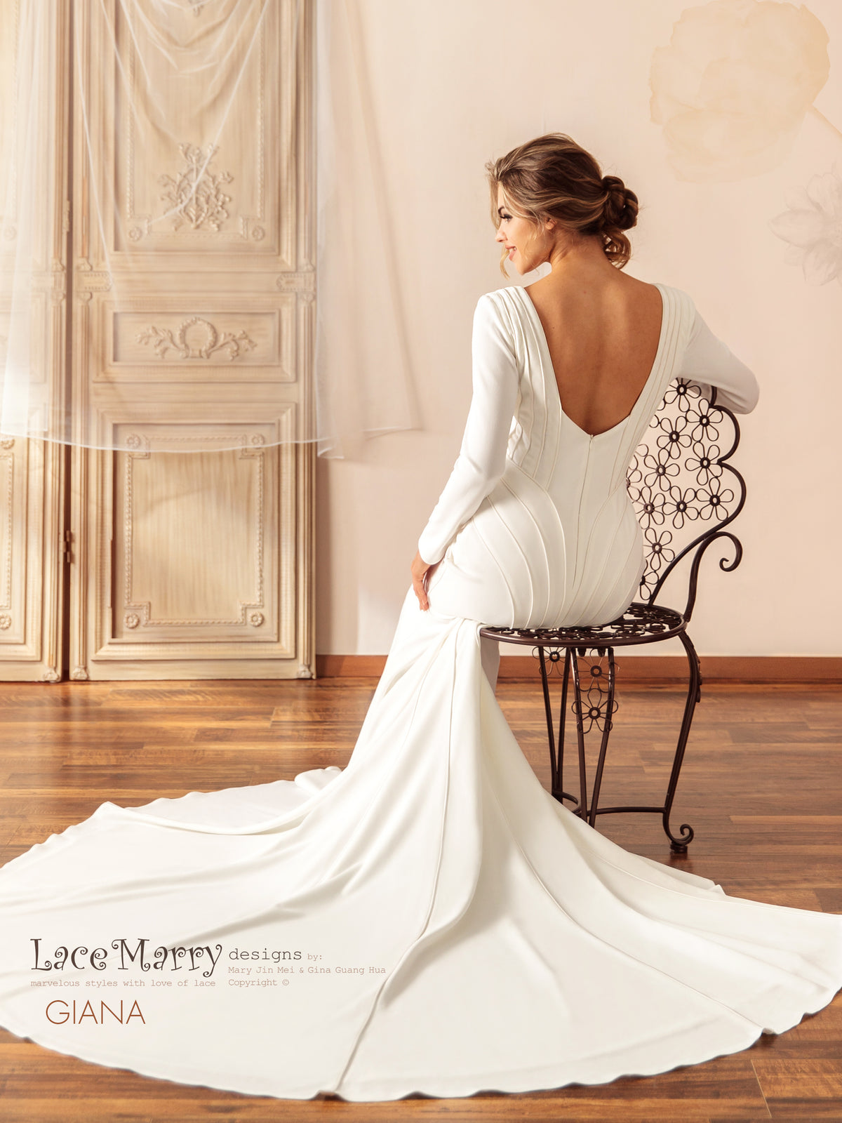 GIANA / Plain Wedding Dress with Long Sleeves