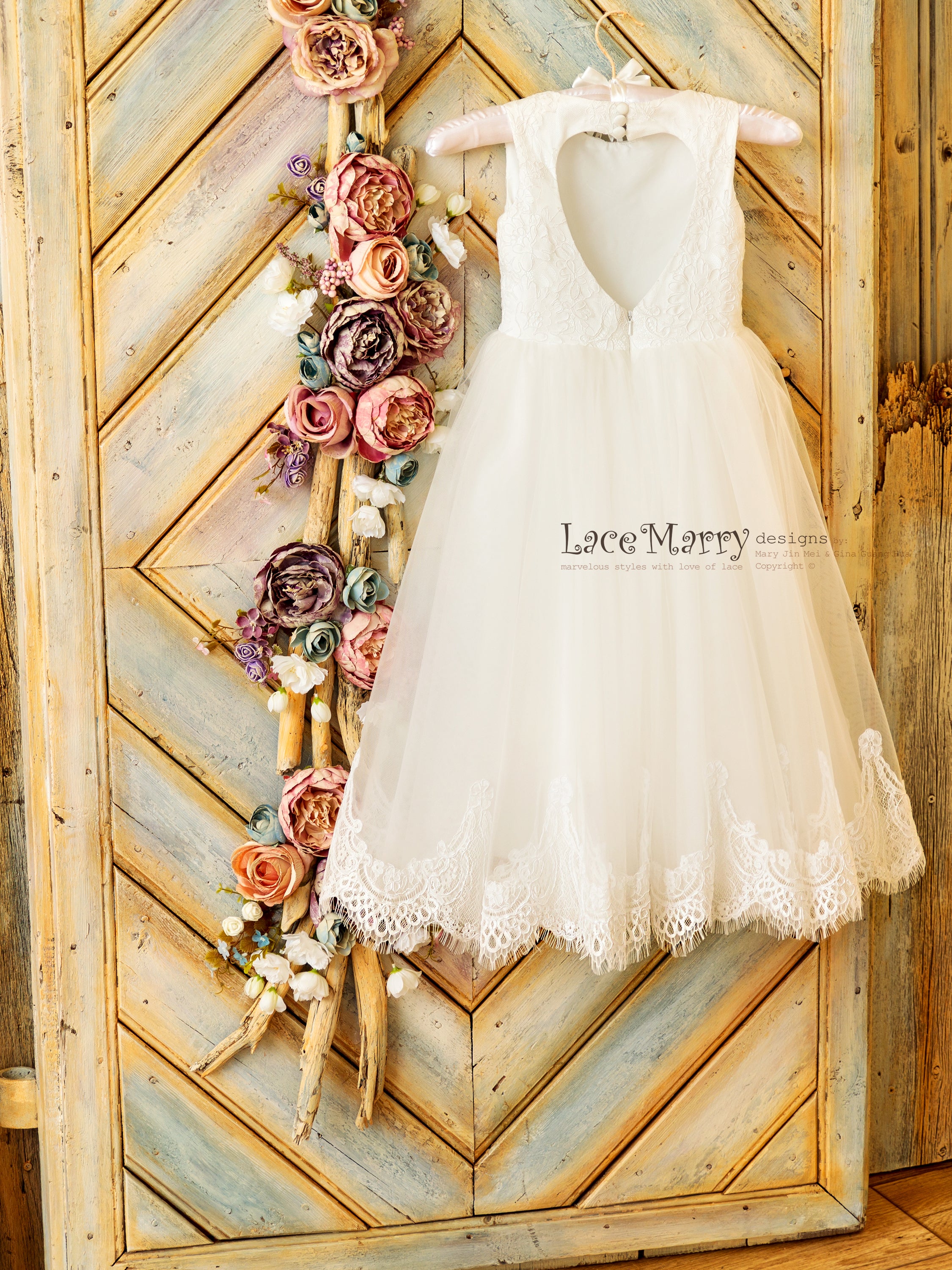 VIKA / Ivory Lace Flower Girl Dress With Princess Tulle Skirt