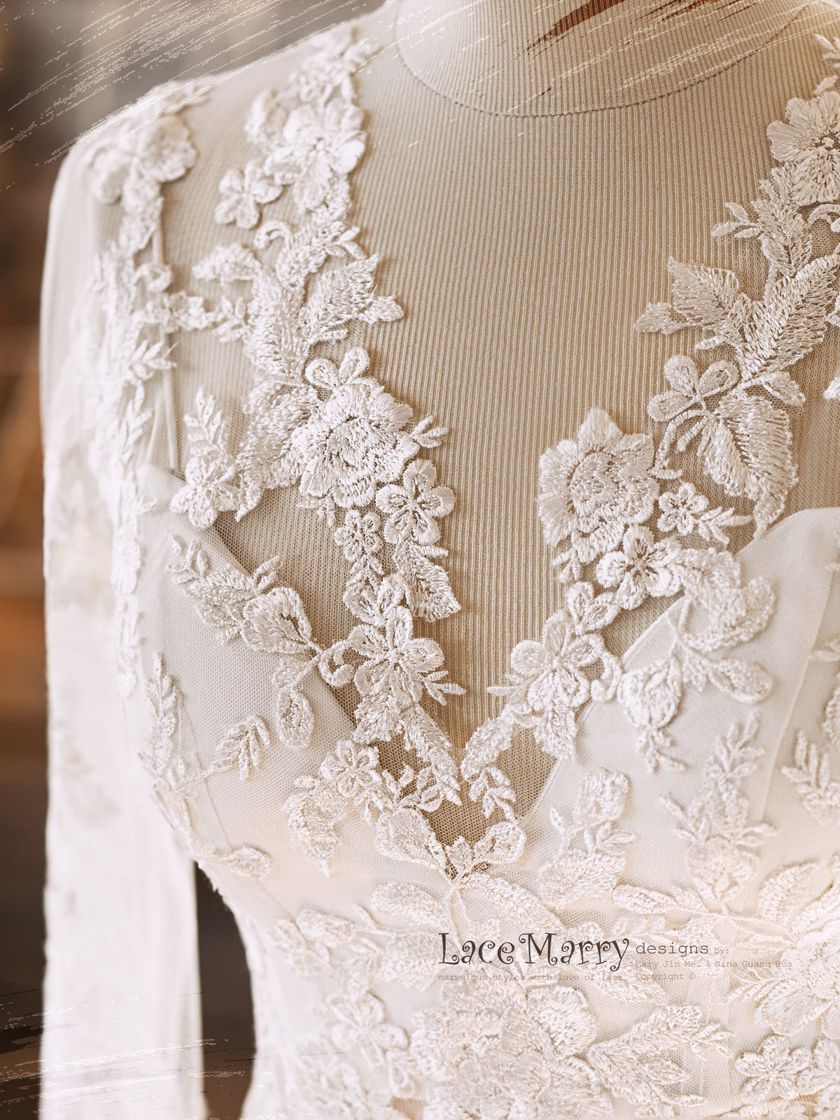 ERIKA #7 / Lace Crop Top with Long Sleeves and Separate Bustier