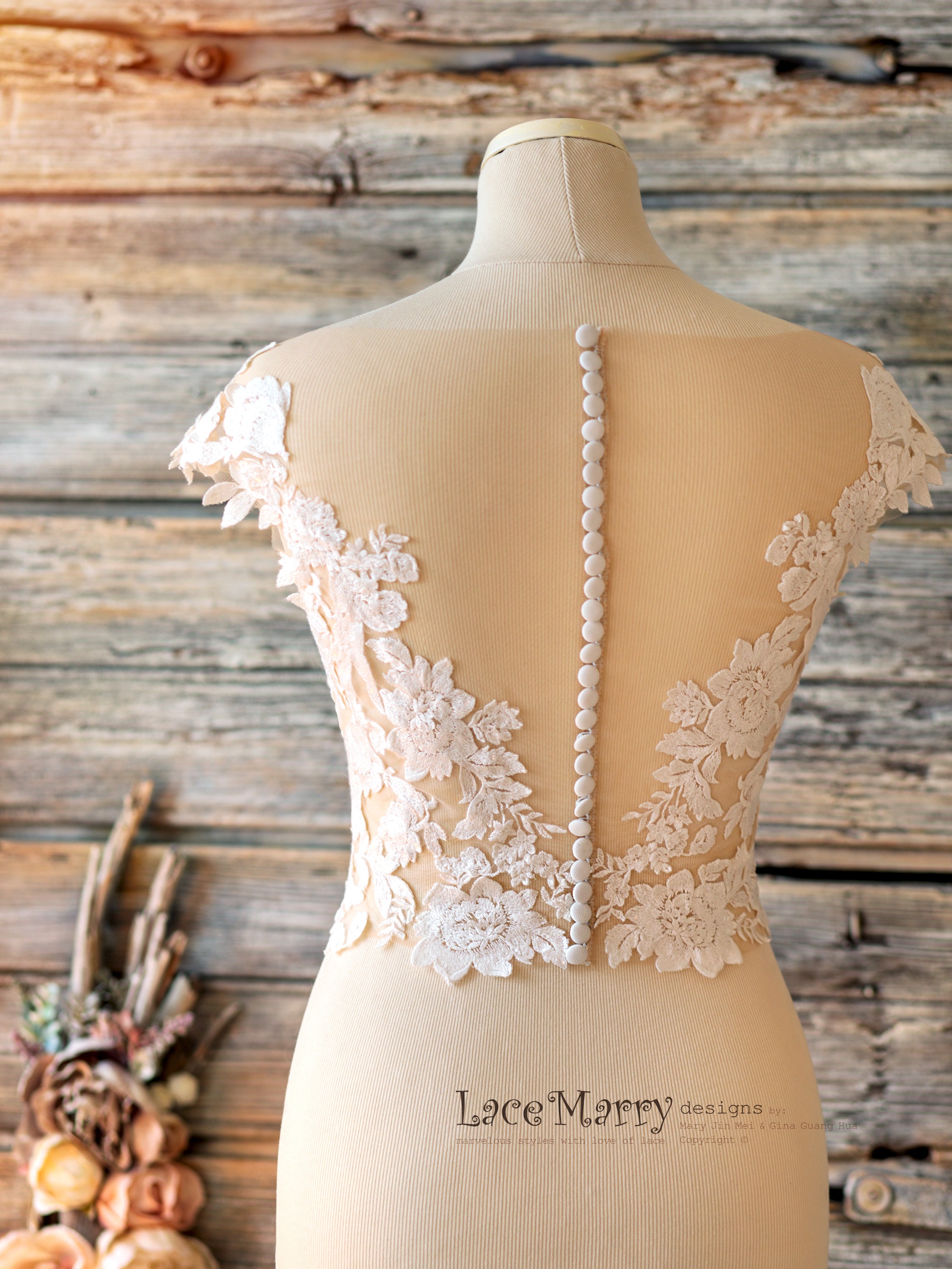 【新品】　Emboridered Lace Back Dress CD254_champagnegold_1200x1200_