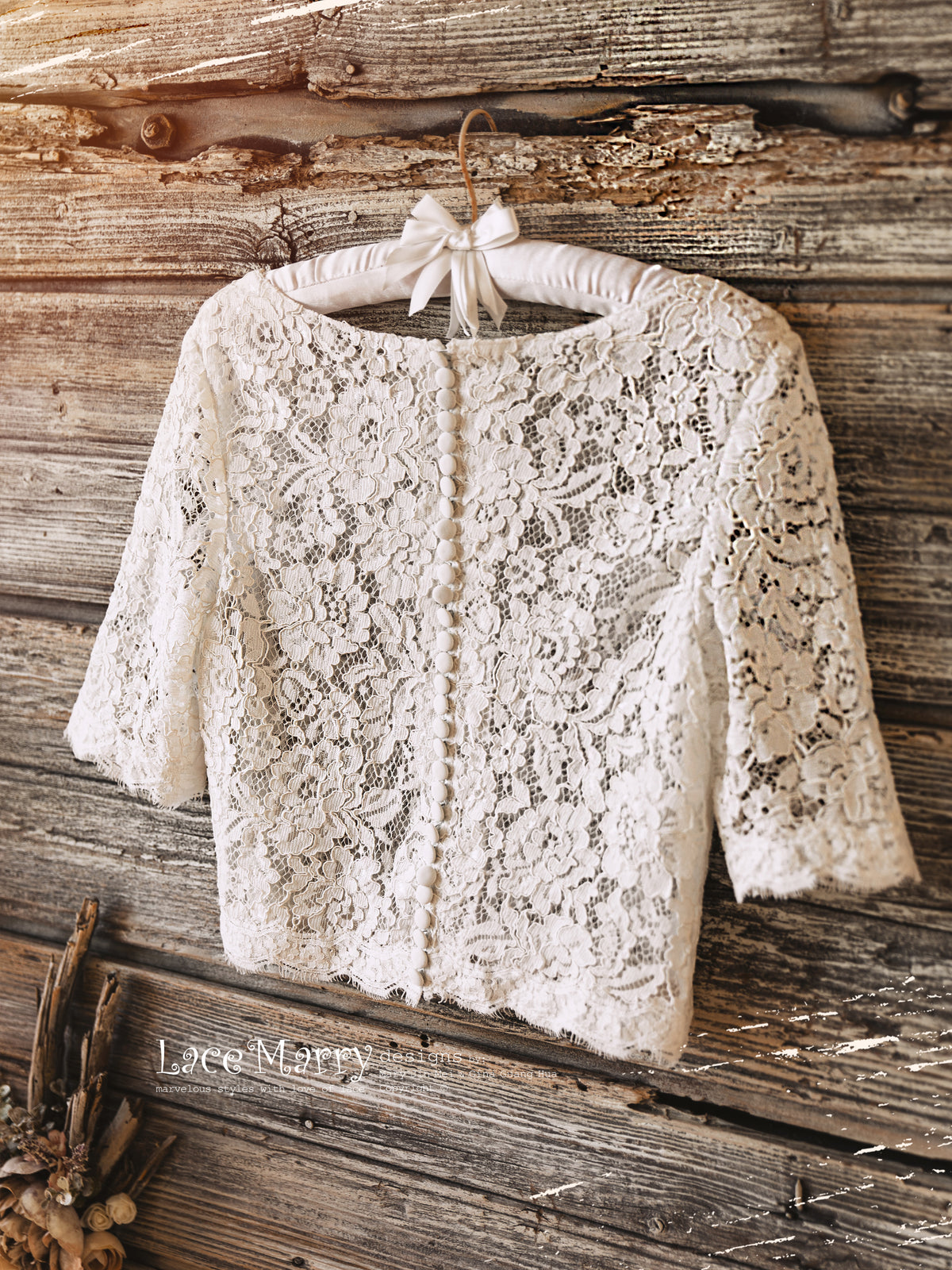 LYSSA #3 / Loose Cut Lace Bridal Bolero with Sleeves