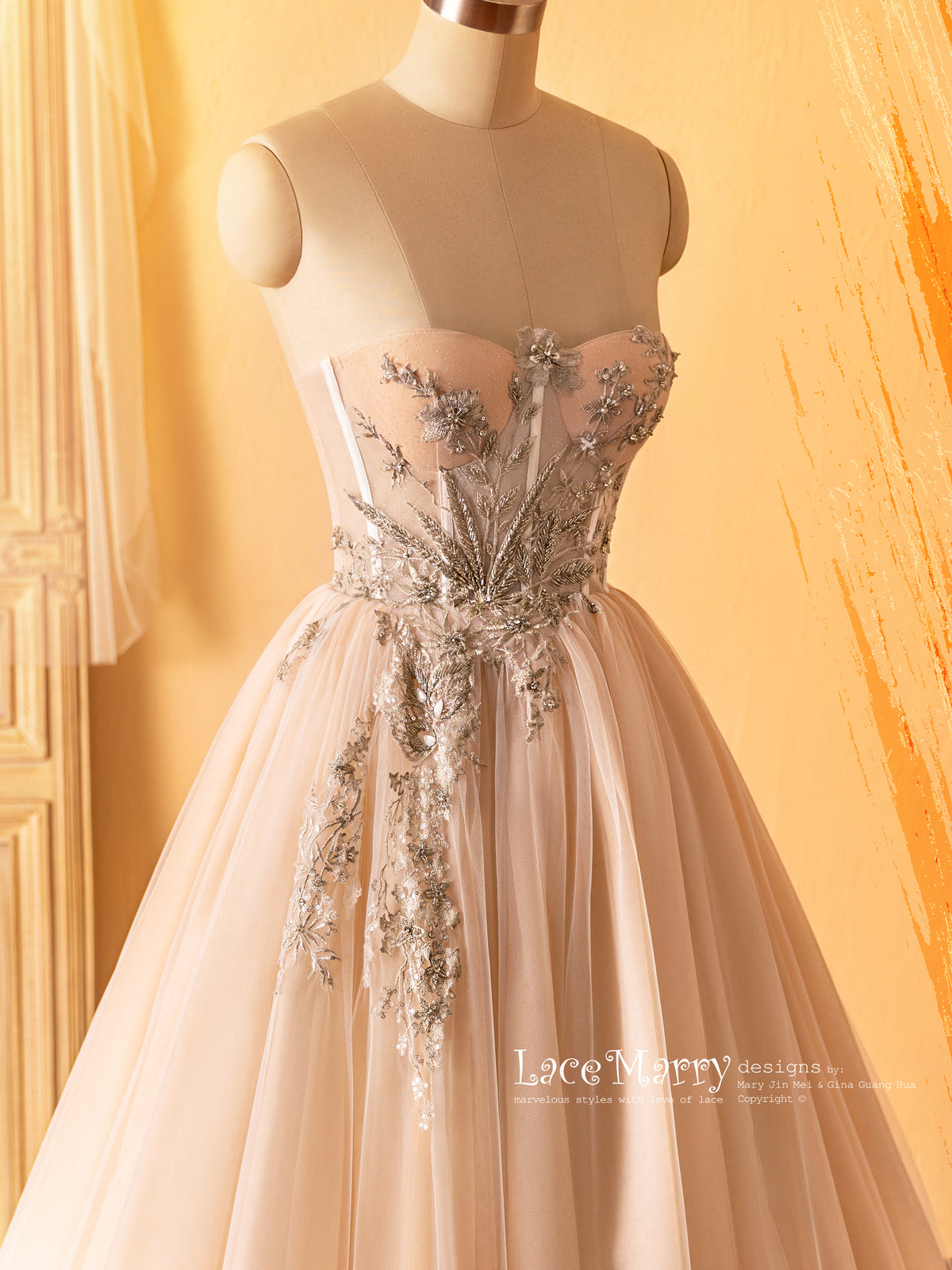 Amazing Strapless Wedding Dress