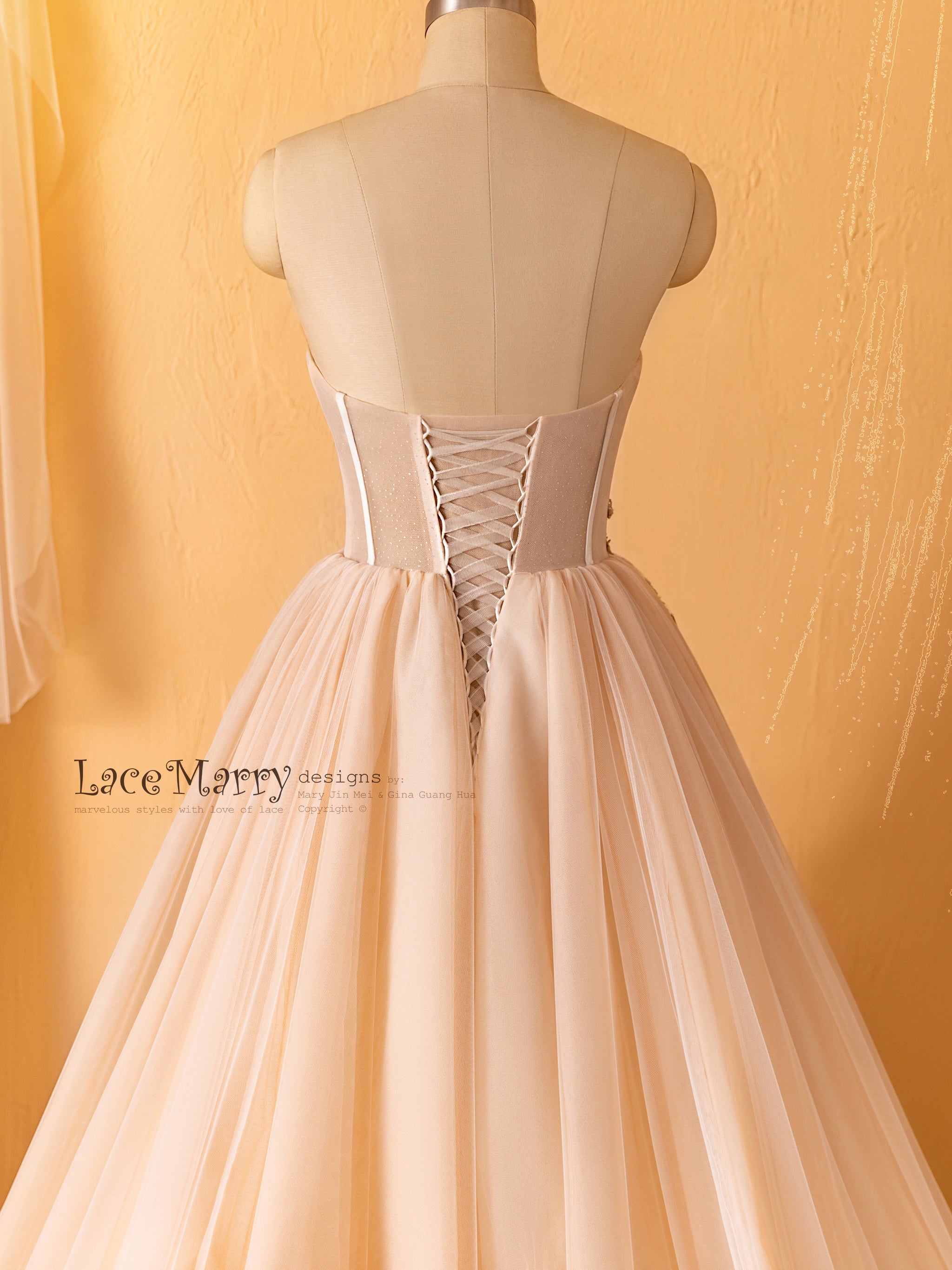 GWEN / Strapless Wedding Dress in Pushup Bustier Style Decorated