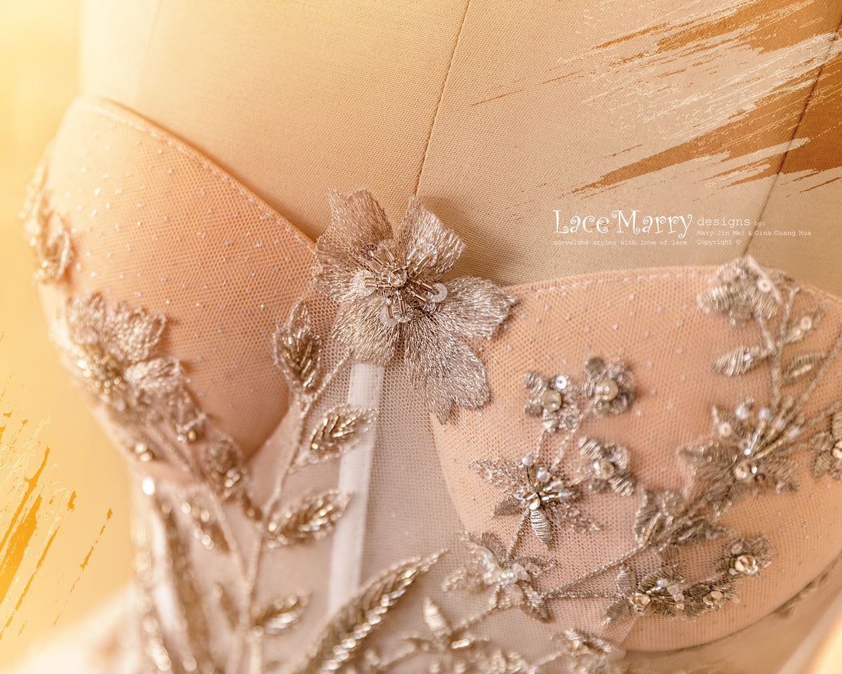 Sexy Neckline Wedding Dress with Amazing Detail