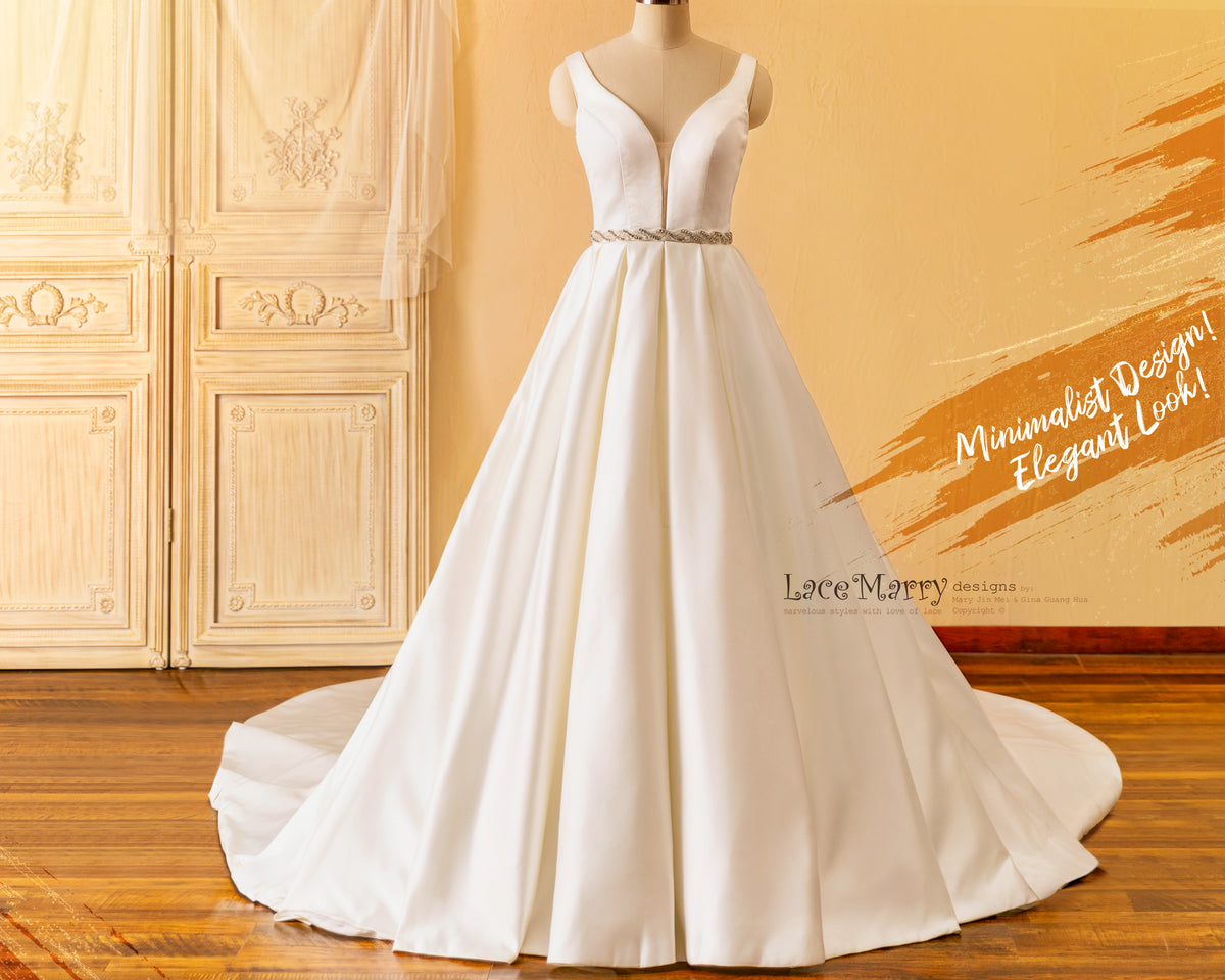 Classical Wedding Dress in Simple Design