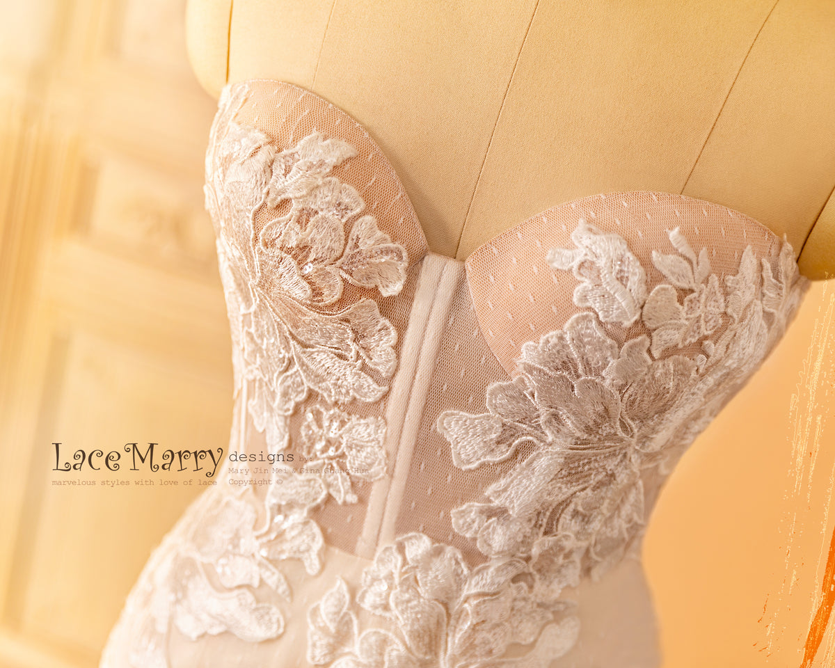 Fitted Strapless Design Wedding Dress with Beautiful Flower Appliques