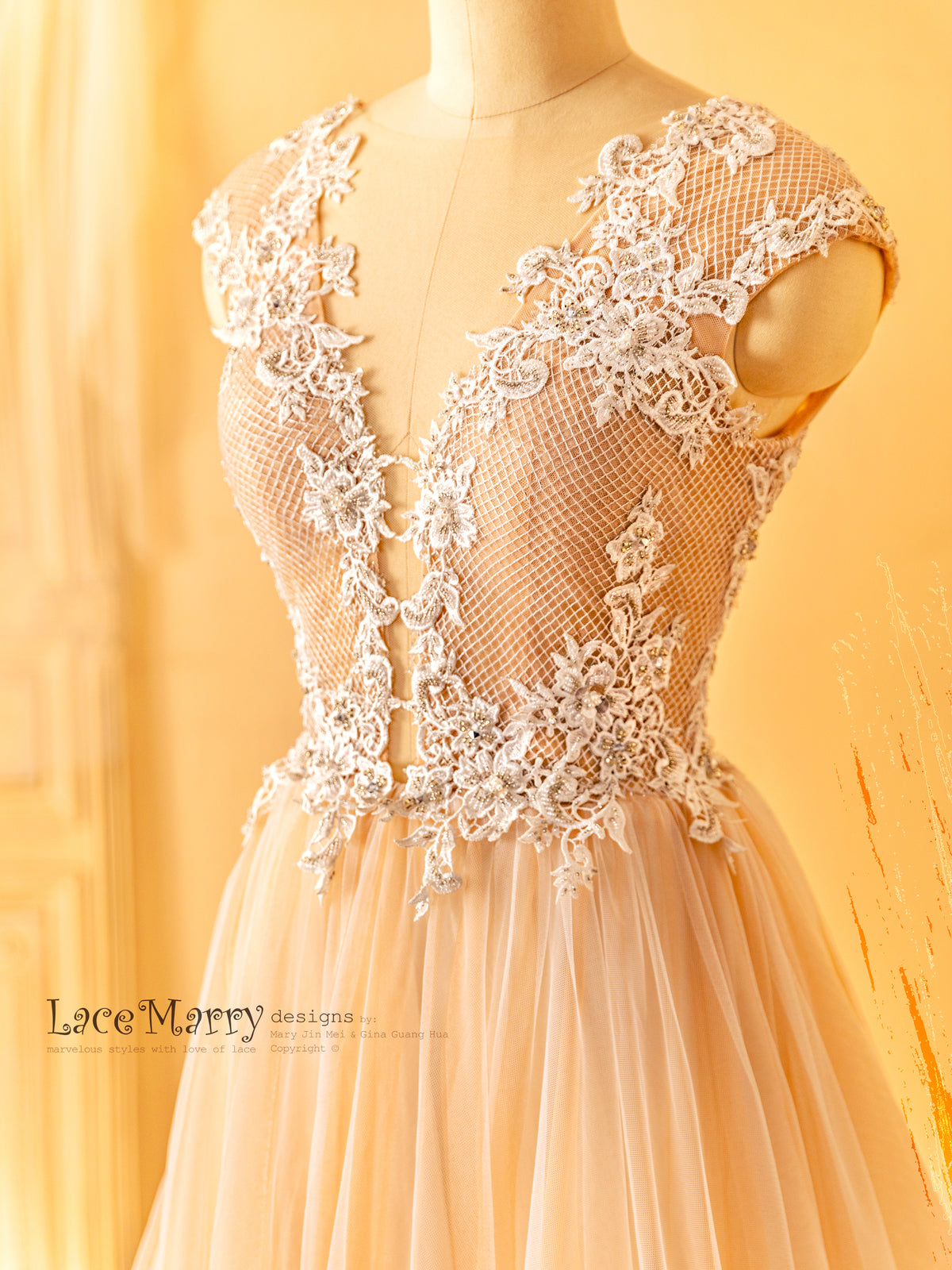 Deep Sexy Neckline Wedding Gown with Shoulder Straps