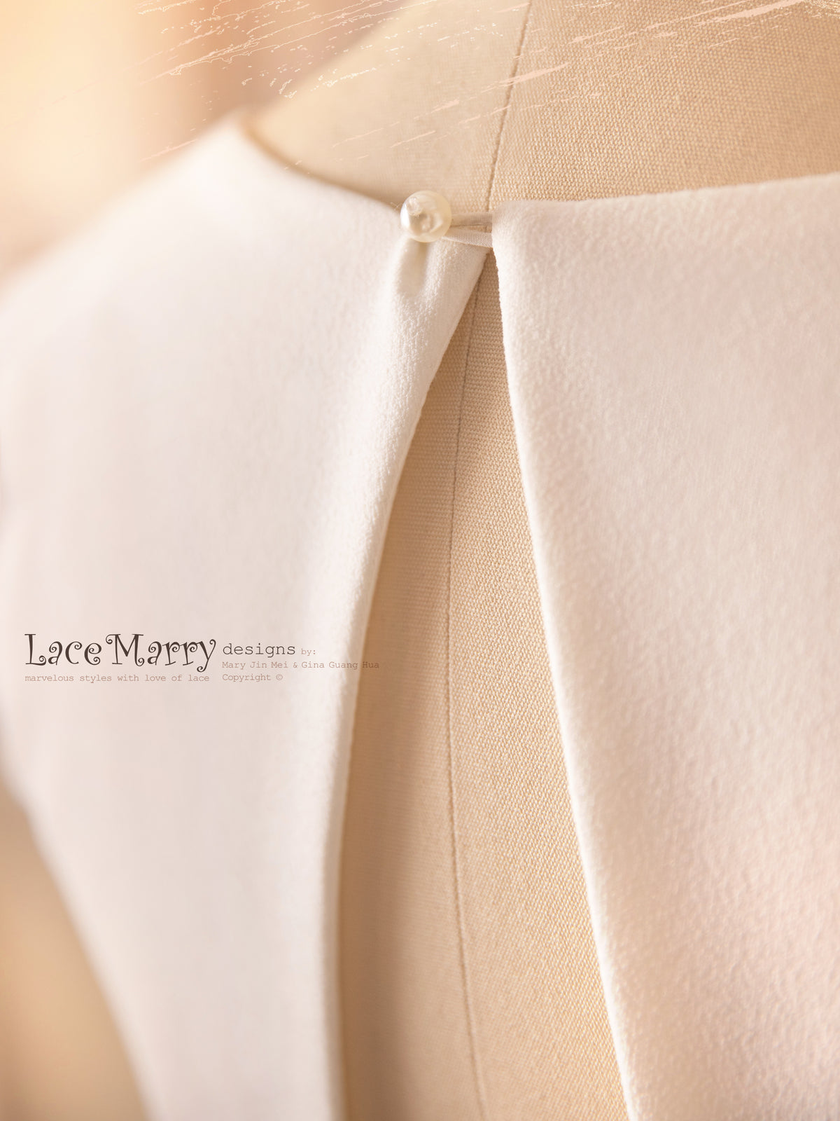 REI / Puff Shoulder Sleeve Simple Wedding Dress
