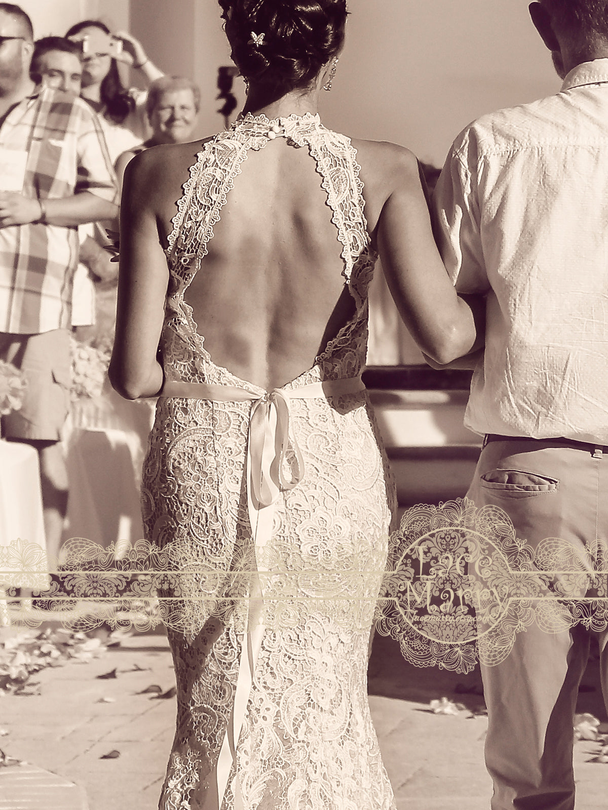 Sexy Backless Keyhole Back Lace Wedding Dress