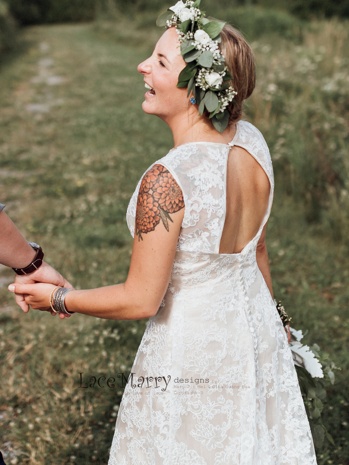 Keyhole Open Back Lace Wedding Dress