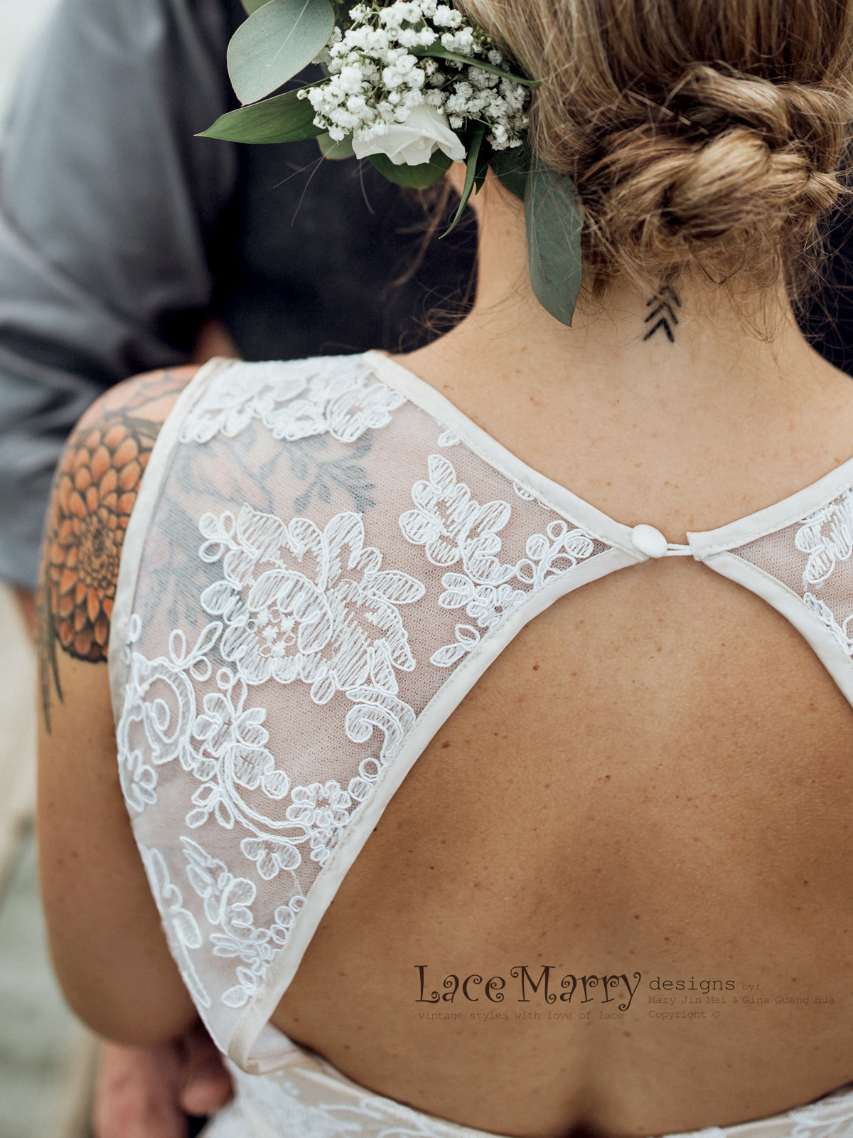Keyhole Open Back Lace Wedding Dress