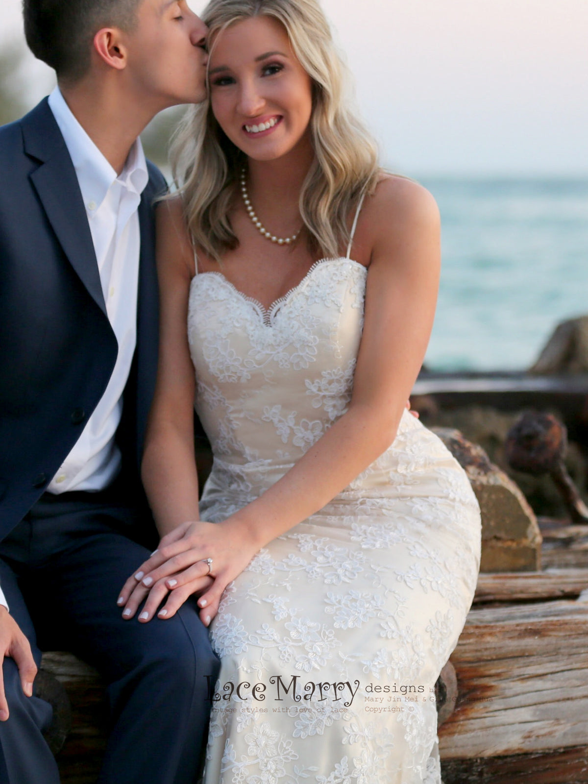 Sweetheart Neckline Lace Wedding Dress