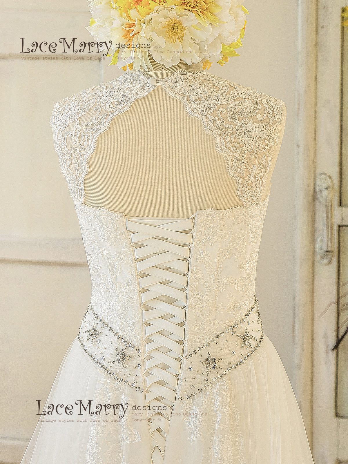 Keyhole Open Back Lace Wedding Dress