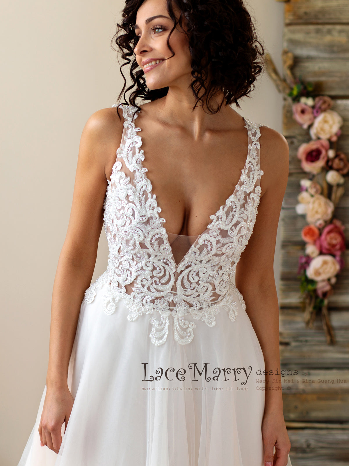 Sexy Neckline Wedding Dress with Sparkling Beading